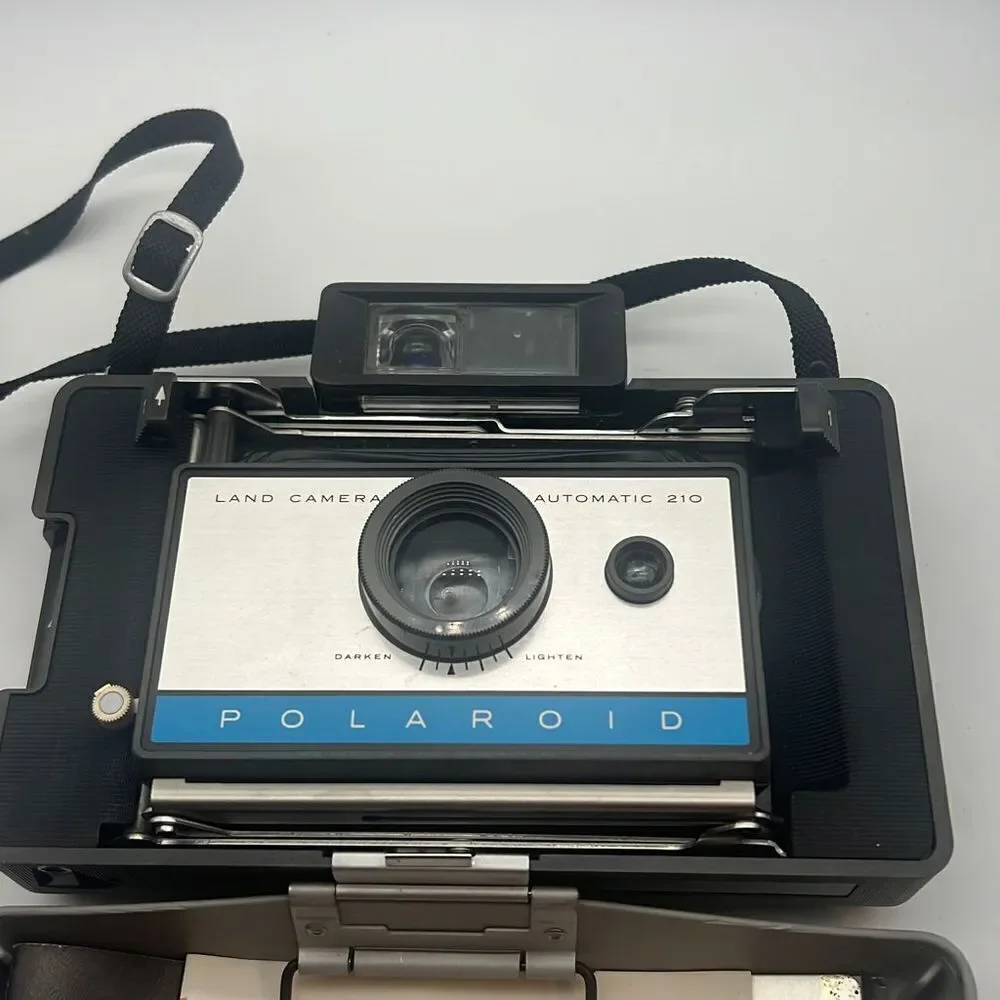 POLAROID MODEL 210 PACKFILM LAND CAMERA
